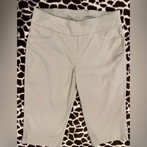 Ruby Rd size 18W Tan Capris. Excellent used condition. No stains, smoke/pet free
